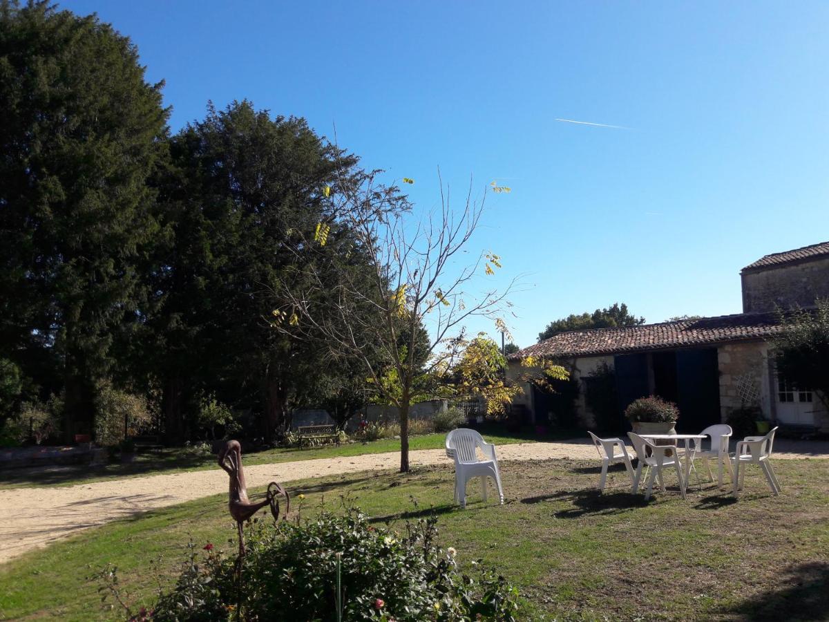 Le Logis Du Plessis Bed and Breakfast Chaniers Buitenkant foto