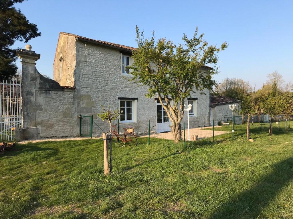 Le Logis Du Plessis Bed and Breakfast Chaniers Buitenkant foto